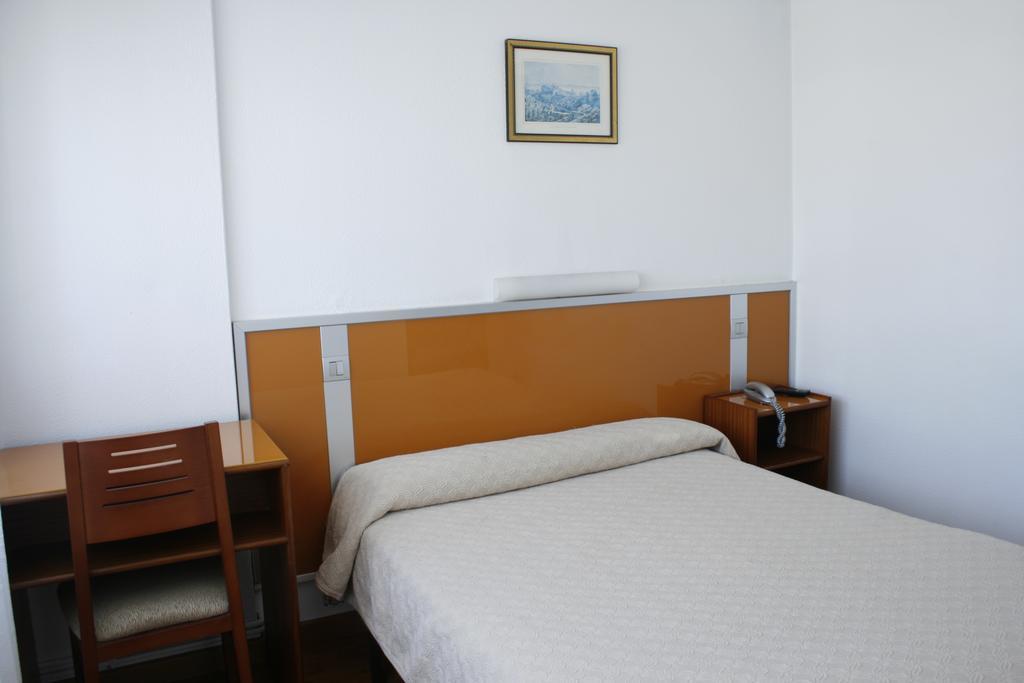 Hostal Liste Station A Coruna Ruang foto