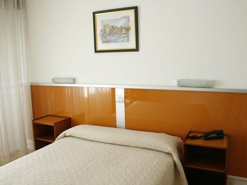 Hostal Liste Station A Coruna Bagian luar foto