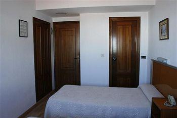 Hostal Liste Station A Coruna Bagian luar foto